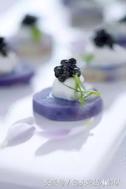 红色鱼子酱搭配的西餐料理做法,分子料理鱼子酱具体的做法