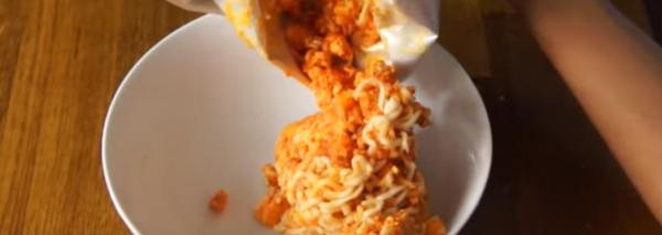 监狱快餐面做法 (监狱的面条怎么吃)