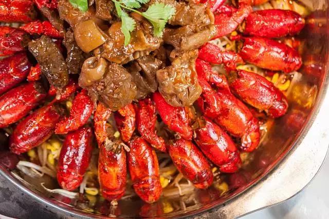 老板壕打5.8折,全年无休摄魂小龙虾,逼爆头我都要吃到Ta