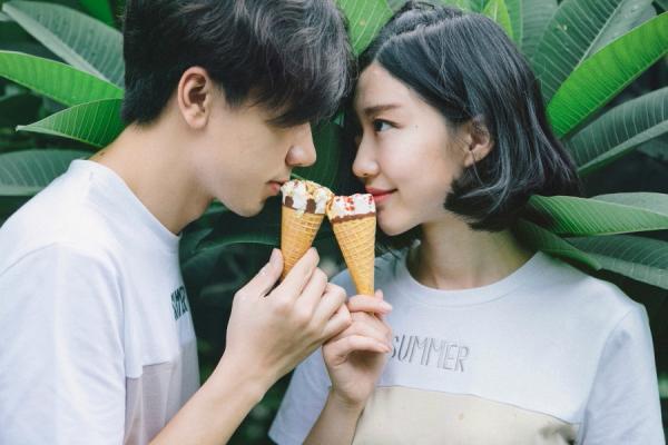 愿无岁月可回首且以深情共白头,愿有岁月可回首且以深情共白头