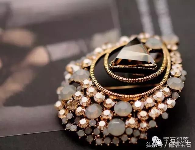 如何辨别钻石仿品,一张图教你区分钻石和仿钻