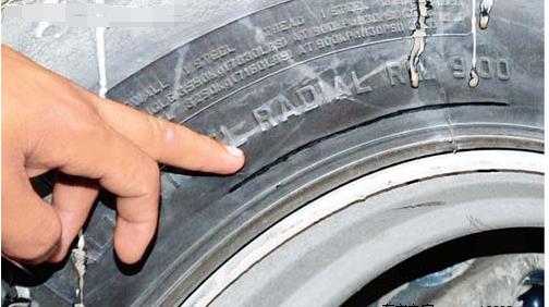 汽车轮胎鼓了小包修理工说没事,轮胎整个开裂还能开到修车店吗