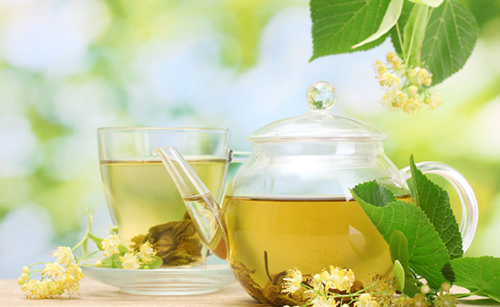 白色木门除渍有妙招,木门保养和修复的小技巧