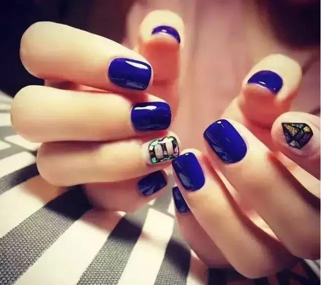 显手白的蓝黑色,显手白的高级颜色