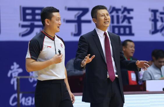 辽篮夺冠郭艾伦直播杨鸣,辽篮总决赛主场送球衣