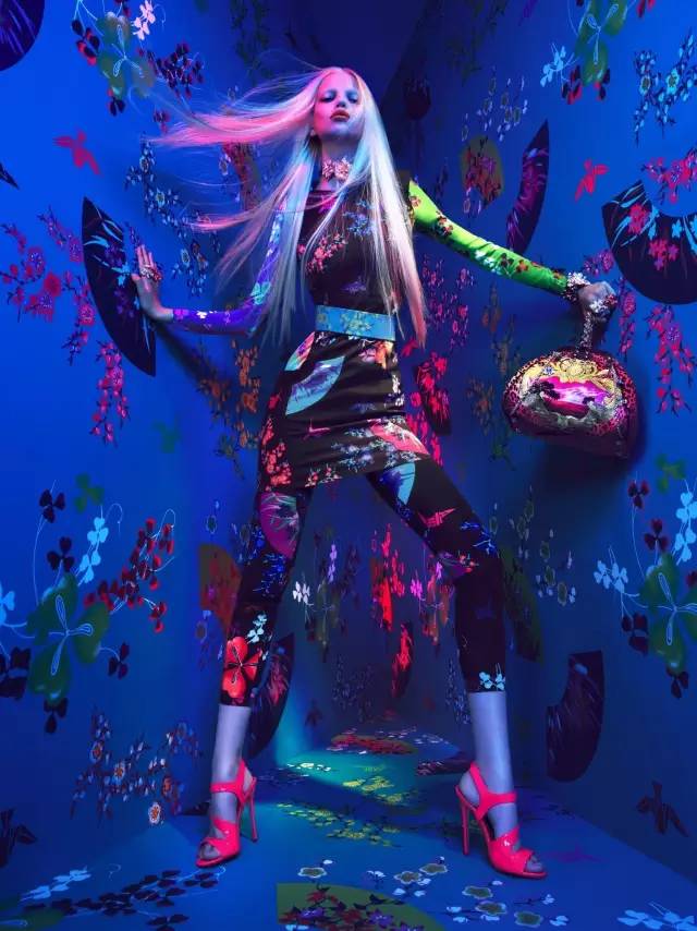 今日发售的HMXKenzo联名款，就算丑哭也要买