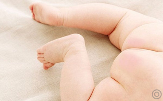 冬天给宝宝穿厚点的纸尿裤保暖吗,冬天宝宝穿纸尿裤的正确方法