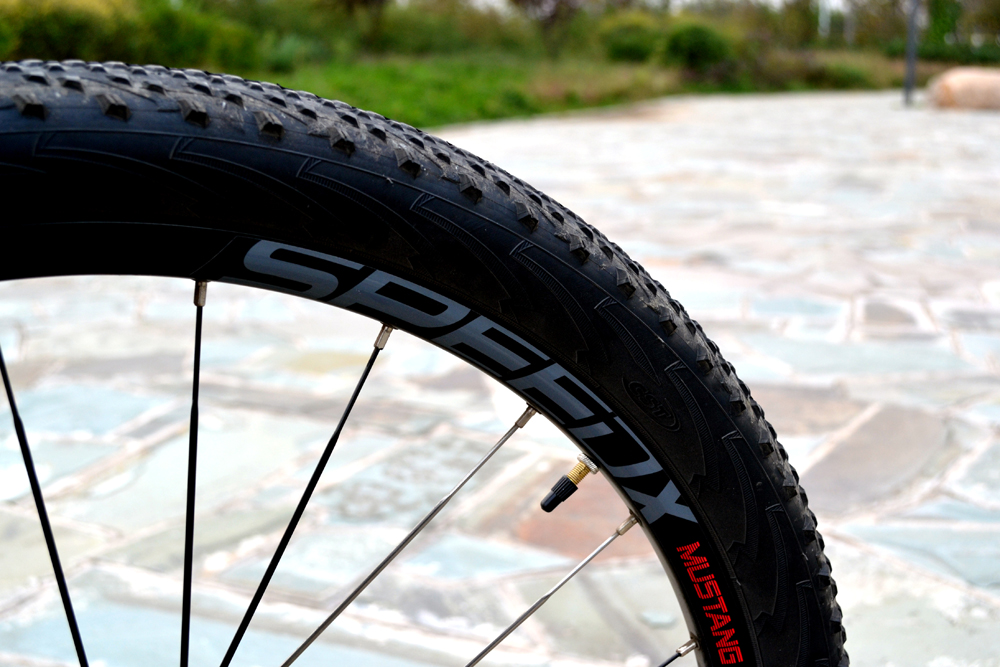 山地车碳纤维铝合金骑行感受,山地车铝合金碳纤维骑行感受