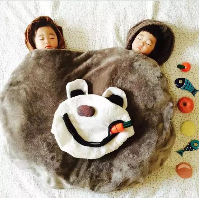 这个日本女人竟然对自己熟睡的孩子做出了这些......