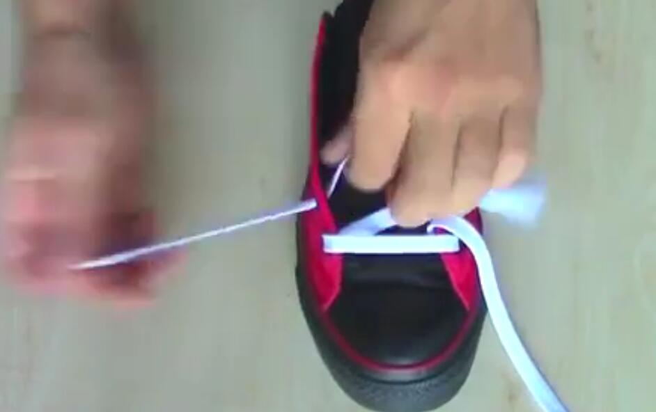 教你如何绑鞋带教程,骚气鞋带系法