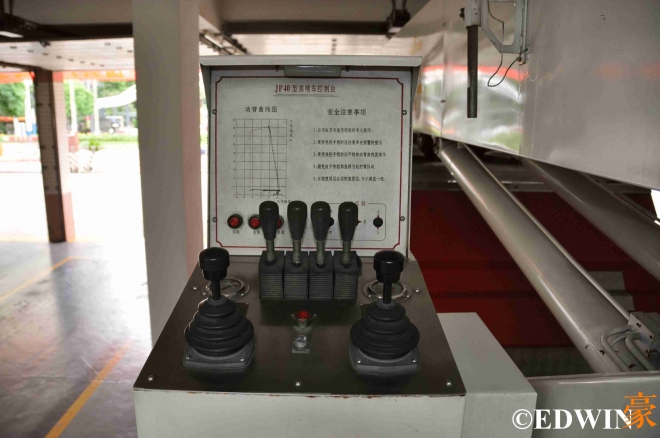 奔驰国产大卡车,奔驰卡车和国产卡车