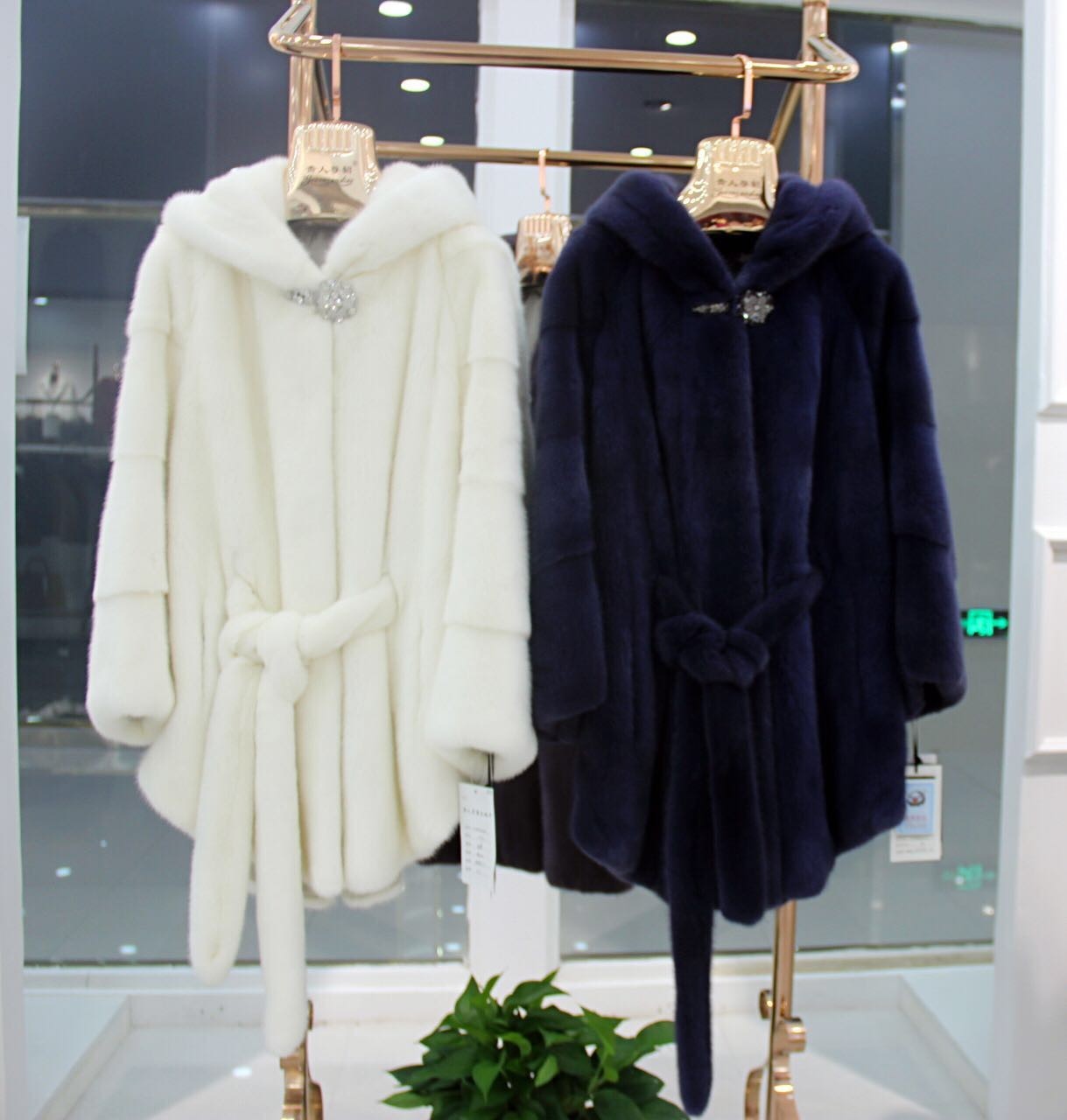 海宁皮革城男士皮衣服,海宁皮革城男士衣服