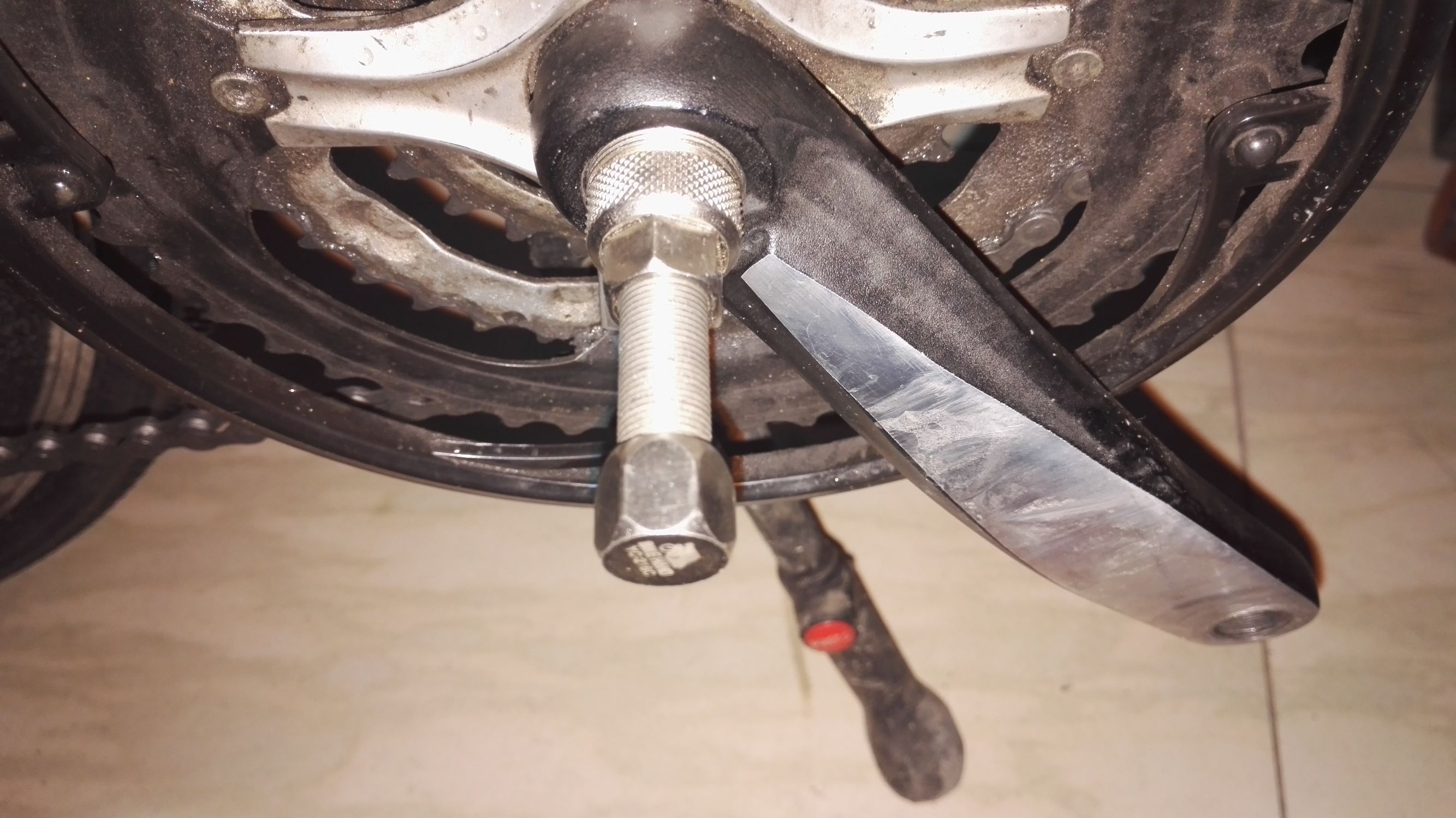 自行车脚踏轴拆卸,自行车脚踏牙盘拆解