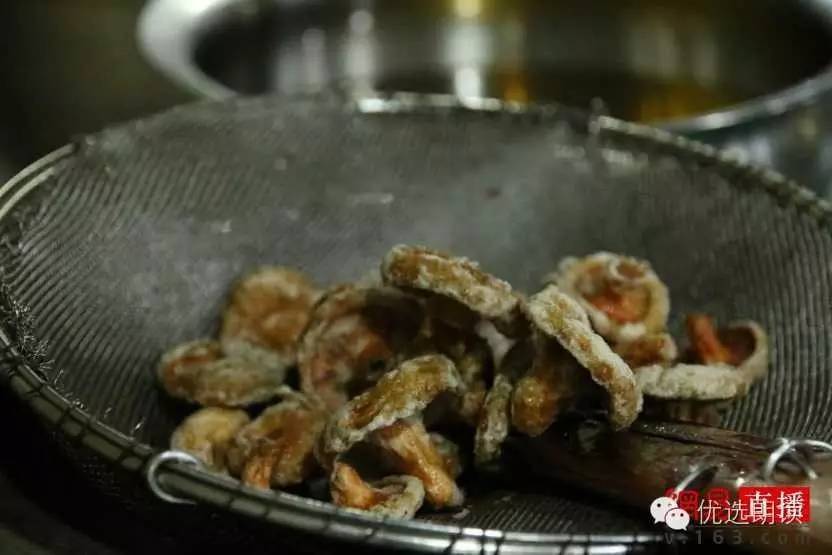 舌尖上的云南第二期:毛主席都夸赞的汽锅鸡是这样做出来的