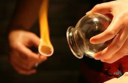 怎么通过拔罐的颜色判断身体状况,肩膀拔罐后颜色黑紫是怎么回事