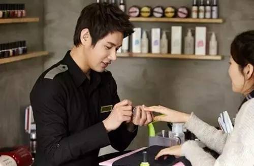 美甲店遇上爱情,美甲店遇见温暖的客人