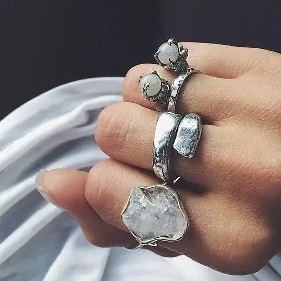 醒醒吧,你以为一只YSL就能堵住女人的嘴?