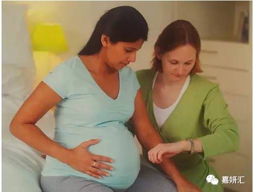 当宫缩来临时怎么才能缓解疼痛,当出现规律宫缩时该怎么呼吸