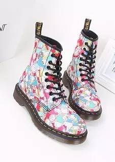 潮酷范儿马丁靴,火爆全网复古的马丁靴