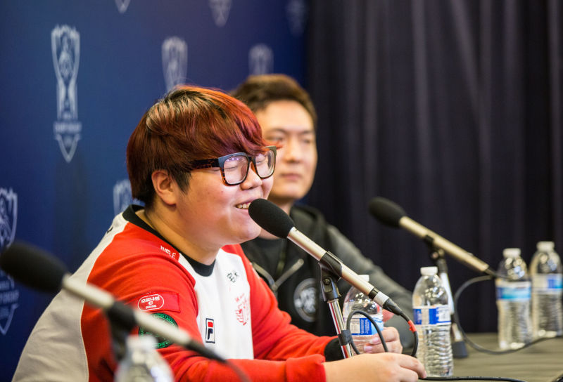 笨鸡skt采访,skt赛后采访搞笑视频