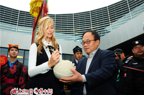 足球超模瓦尔加,超模瓦尔加