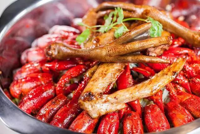 老板壕打5.8折,全年无休摄魂小龙虾,逼爆头我都要吃到Ta