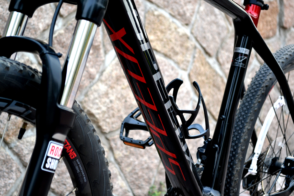 山地车碳纤维铝合金骑行感受,山地车铝合金碳纤维骑行感受