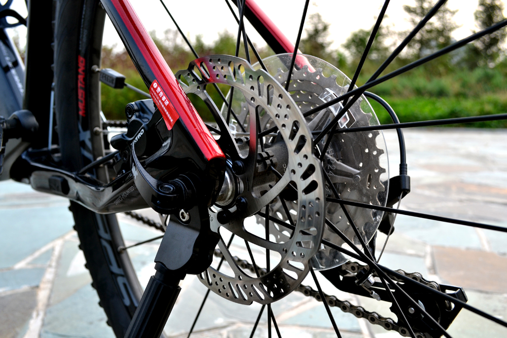 山地车碳纤维铝合金骑行感受,山地车铝合金碳纤维骑行感受