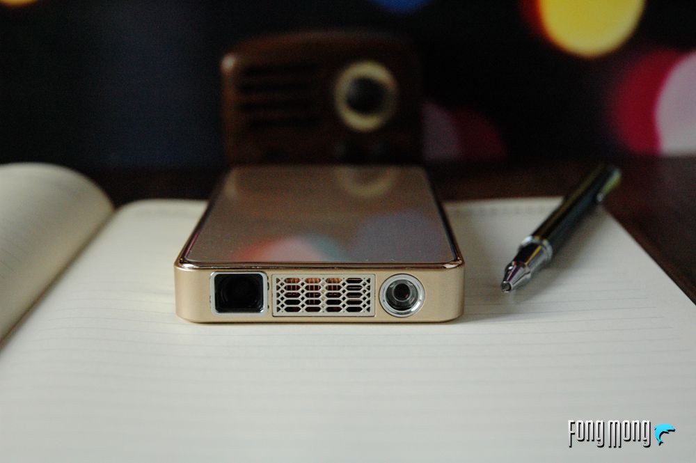 电视OUT啦！1000多快买个神画小媚在家看电影