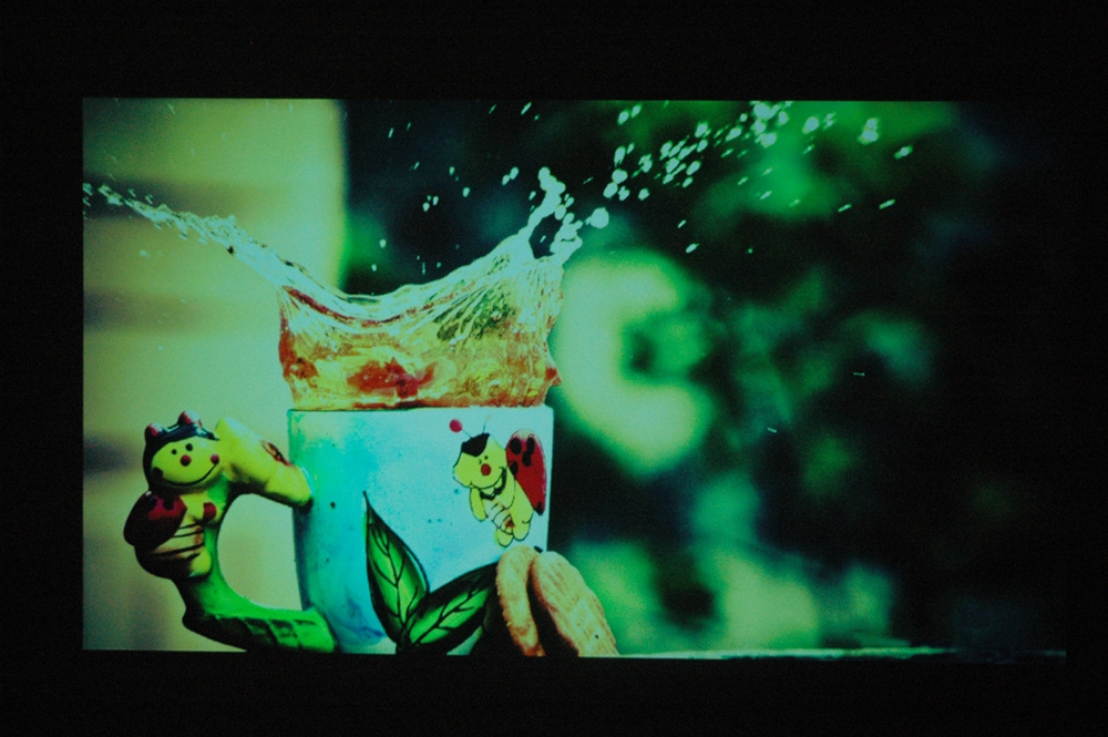 电视OUT啦！1000多快买个神画小媚在家看电影