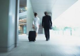 工作关系常年出差，朋友给我发财商机，我拒绝后她翻脸