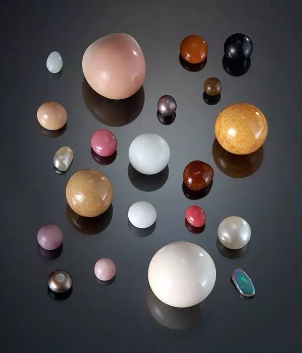 慈禧太后最漂亮的珍珠凤冠图片,万历皇帝的金丝皇冠被卖外国了吗