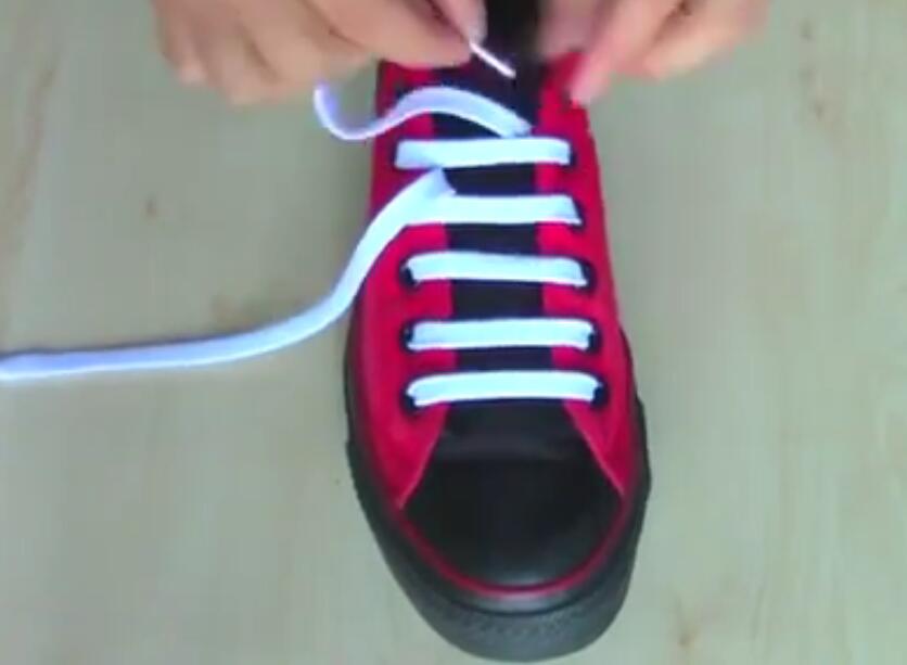 教你如何绑鞋带教程,骚气鞋带系法