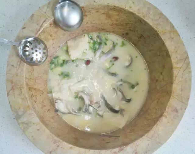 阴雨天喝碗鱼汤的说说心情,下雨天喝鱼汤好不好