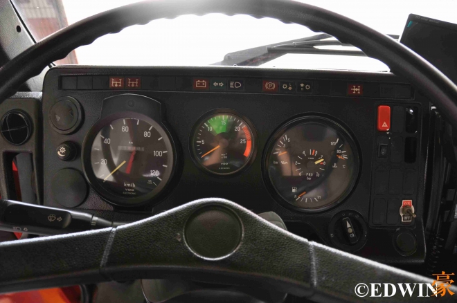 奔驰国产大卡车,奔驰卡车和国产卡车