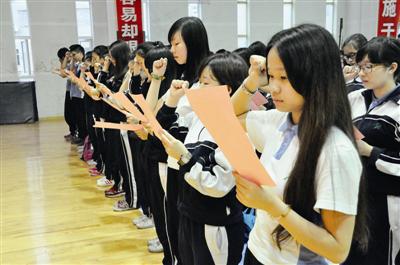 龙岗高级中学和龙岗外国语哪个好,深圳高级中学龙岗学校怎么样