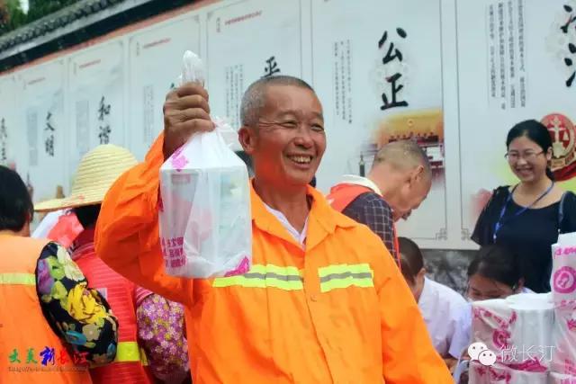 关爱环卫工人公益活动图片,关爱环卫工人暖冬在行动