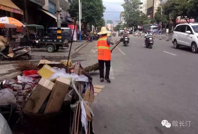 关爱环卫工人公益活动图片,关爱环卫工人暖冬在行动