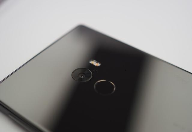 移动信息杂谈:外媒不断吐槽小米Mix,称产品纯属障眼法