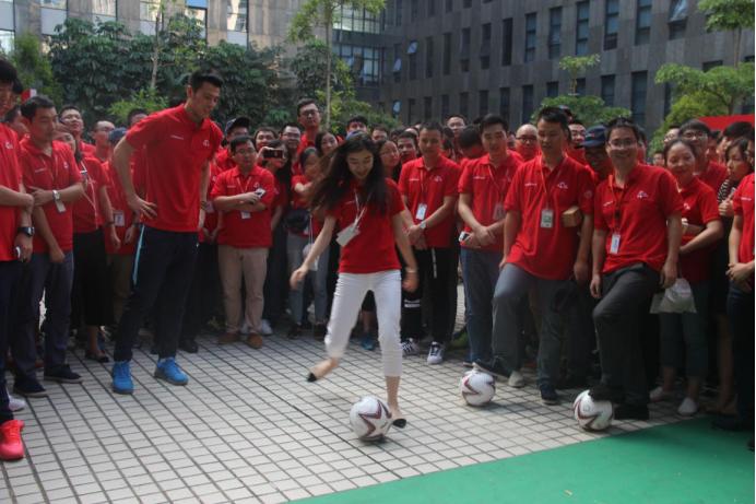 c罗生日礼物送兄弟,c罗39岁生日礼物