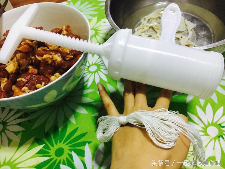 农民自制不锈钢灌肠神器,自制香肠灌肠专用工具和方法