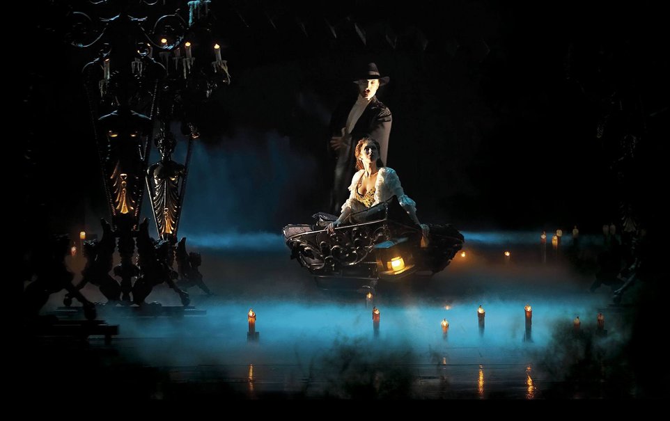 歌剧魅影剧场版女主,歌剧魅影女主选择了谁