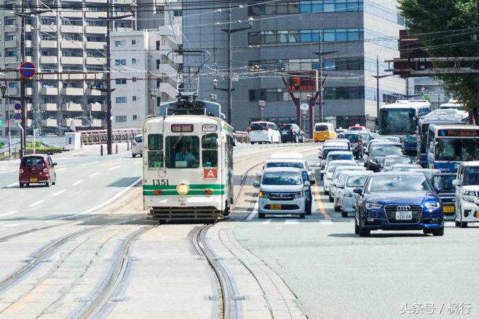 酷ma萌陪伴机器人熊本熊,酷ma萌和熊本熊