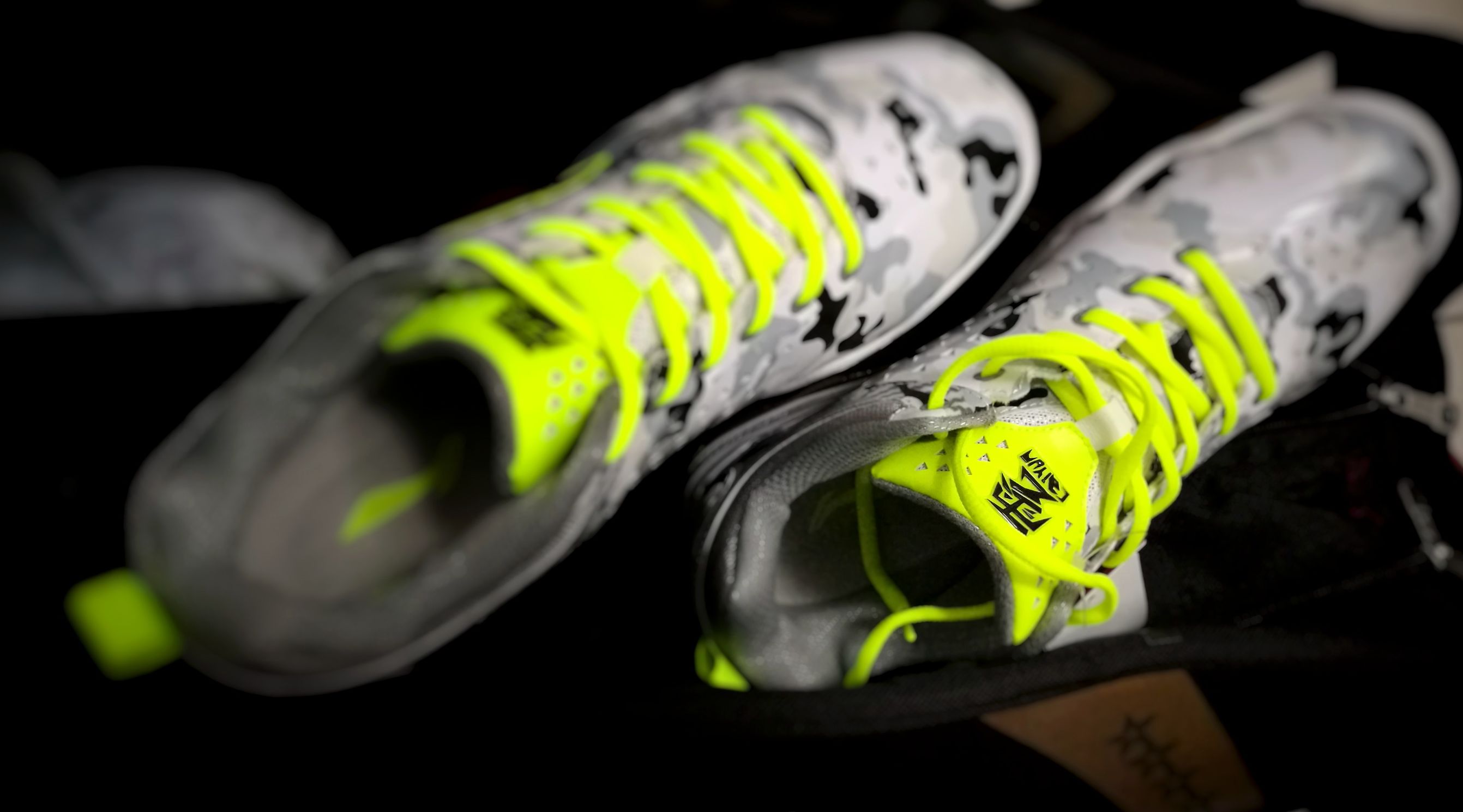 鞋子合不合适只有脚知道相似句子,鞋不合适脚中趾疼痛是什么原因