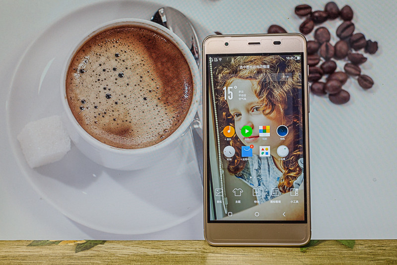 微信QQ能八开，刷脸手机小辣椒S33才安全