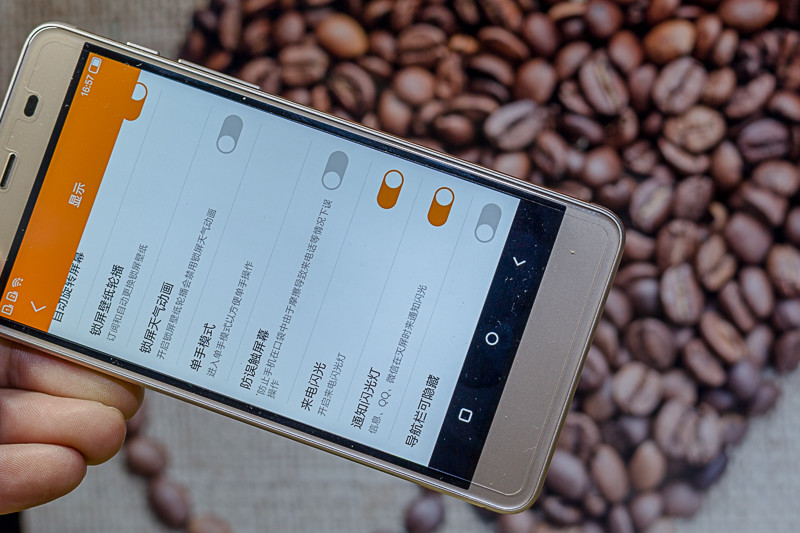 微信QQ能八开，刷脸手机小辣椒S33才安全