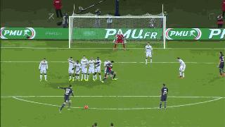 门将失误伊布头球破门,像伊布一样踢球