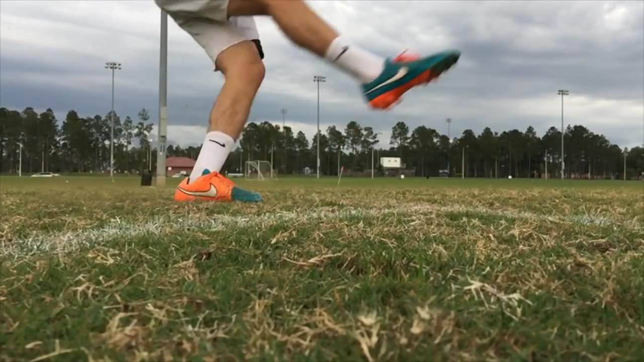 门将失误伊布头球破门,像伊布一样踢球