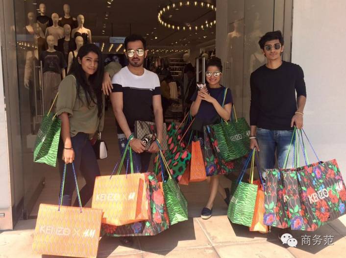 全球都在抢的KenzoxHM，然而再帅穿上也变村炮