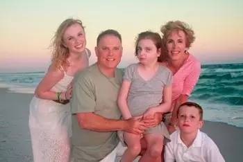 家庭主妇爆改购物车,百万人因此受益,沃尔玛总裁为他点赞,感动全美!